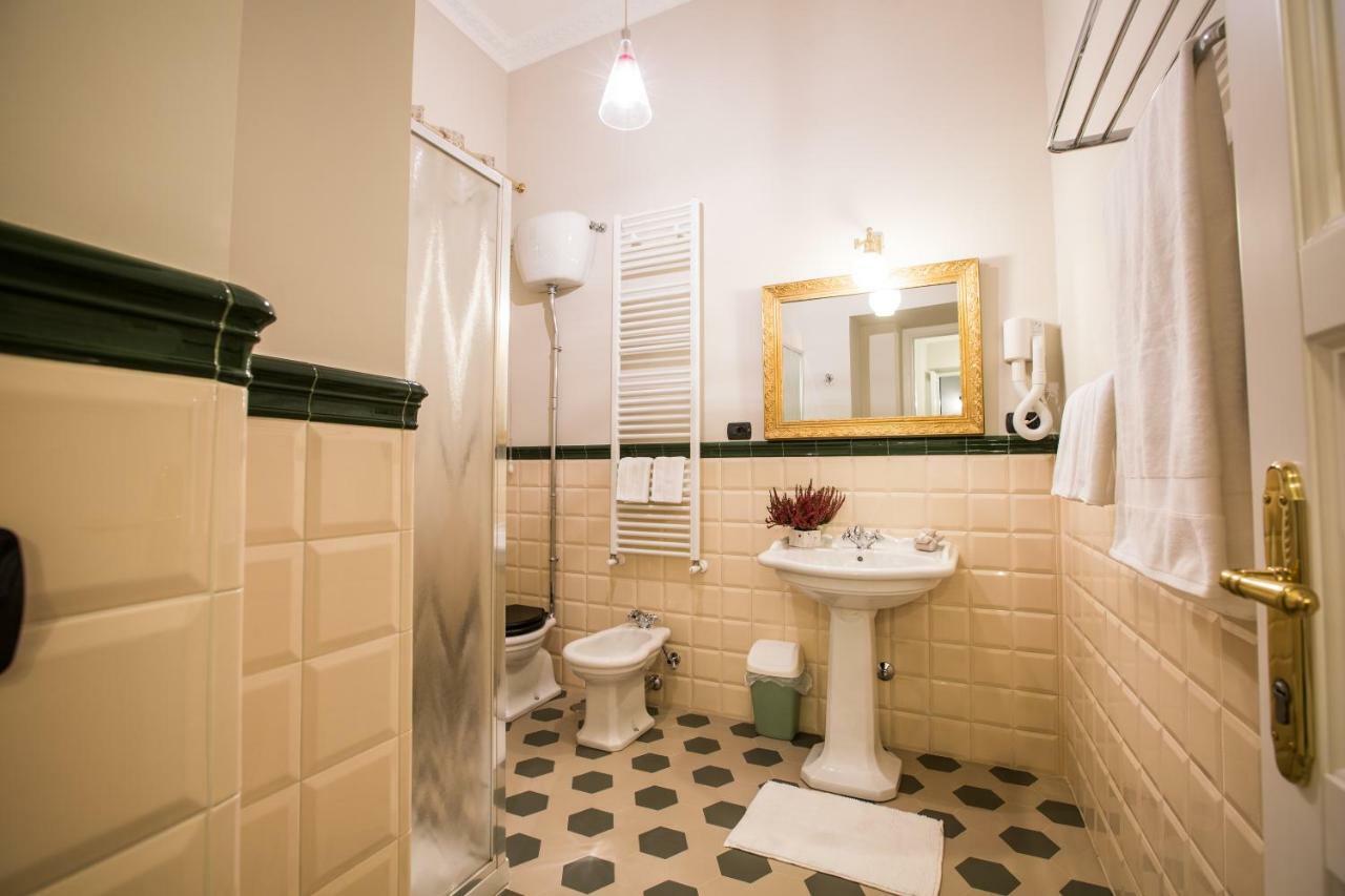 Art Nouveau Roma Colosseo Suites Exterior photo